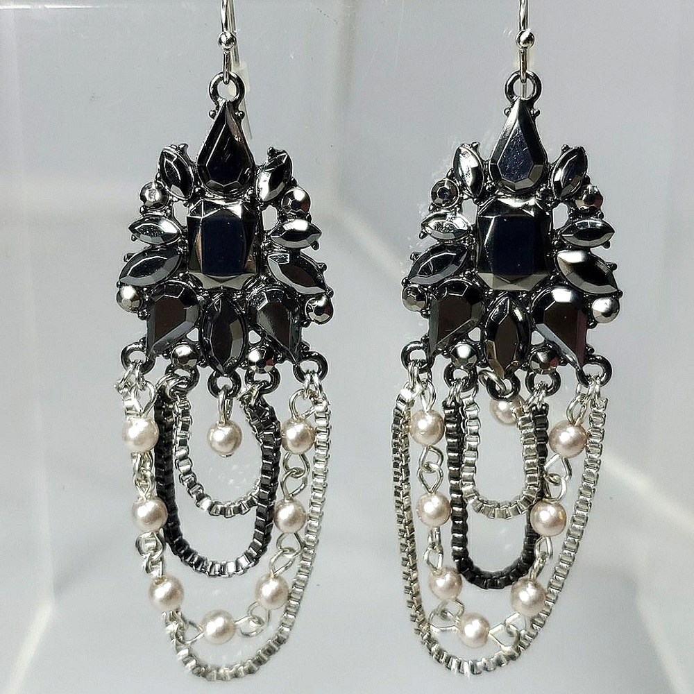 Bijou drive silver,pearl stone dangle earrings